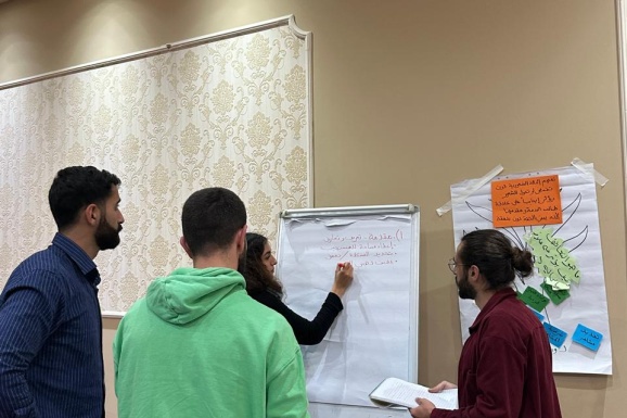 تعزيز الدعم النفسي: تدريب مستشاري الخط الصحي المساعد