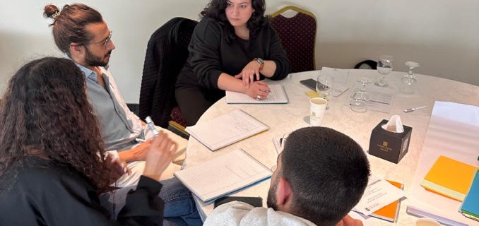 تعزيز الدعم النفسي: تدريب مستشاري الخط الصحي المساعد