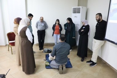 تدريب عن الدعم الحيوي المتقدم للحالات الطارئة أثناء الولادة ومساعدة حديثي الولادة على التنفس