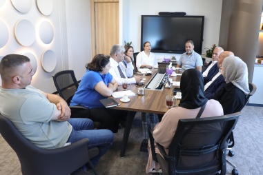 Beit Fajjar Municipality delegation visits Juzoor to discuss cooperation in health and environment.