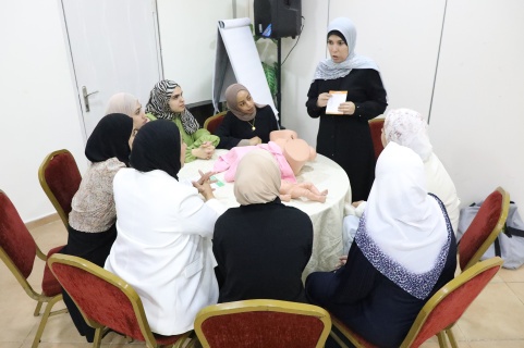 تدريب عن الدعم الحيوي المتقدم للحالات الطارئة أثناء الولادة ومساعدة حديثي الولادة على التنفس