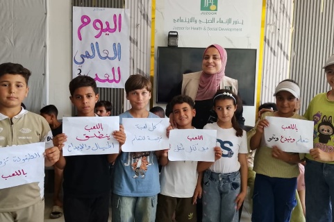 مؤسسة جذور ترسم البسمة على وجوه الأطفال بأنشطة ترفيهية وداعمة للصحة النفسية