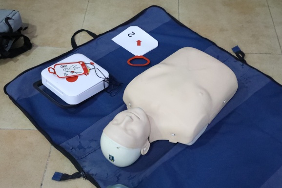 تدريب عن الدعم الحيوي المتقدم للحالات الطارئة أثناء الولادة ومساعدة حديثي الولادة على التنفس