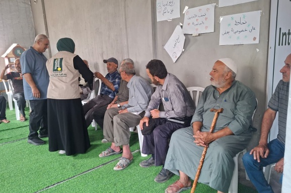 Bringing moments of joy and connection to older people in Gaza 